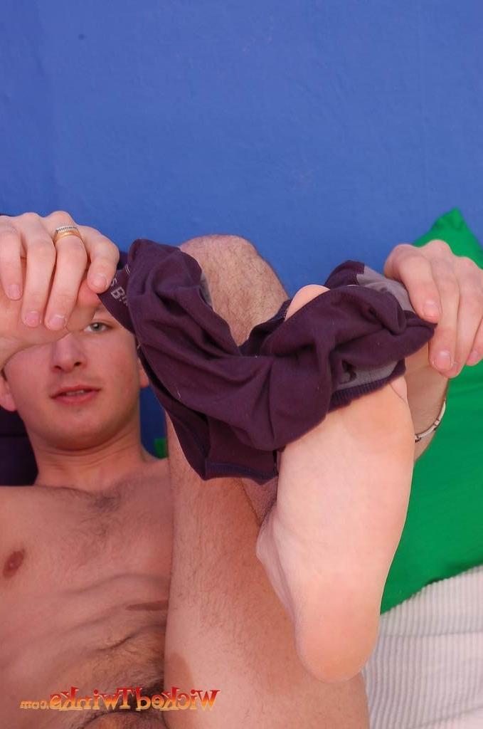10P Solo twink shwos and jerks his long thick cock