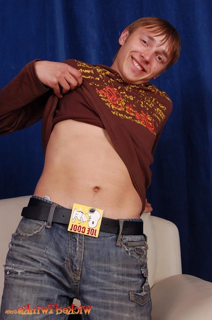 10P Solo twink shwos and jerks his long thick cock