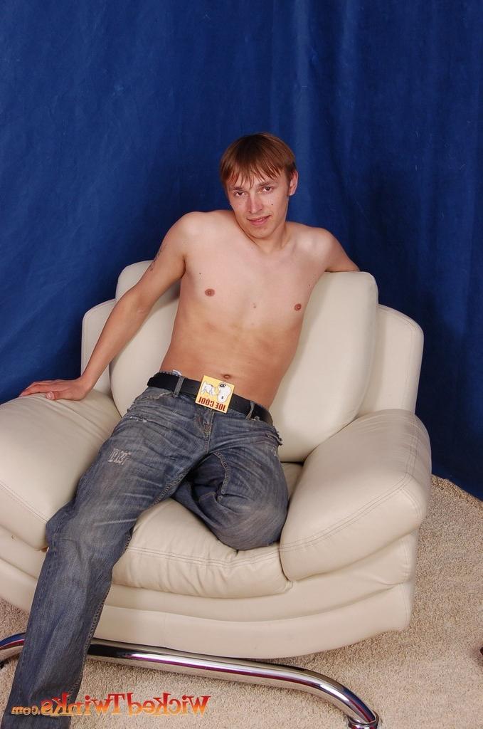 10P Solo twink shwos and jerks his long thick cock