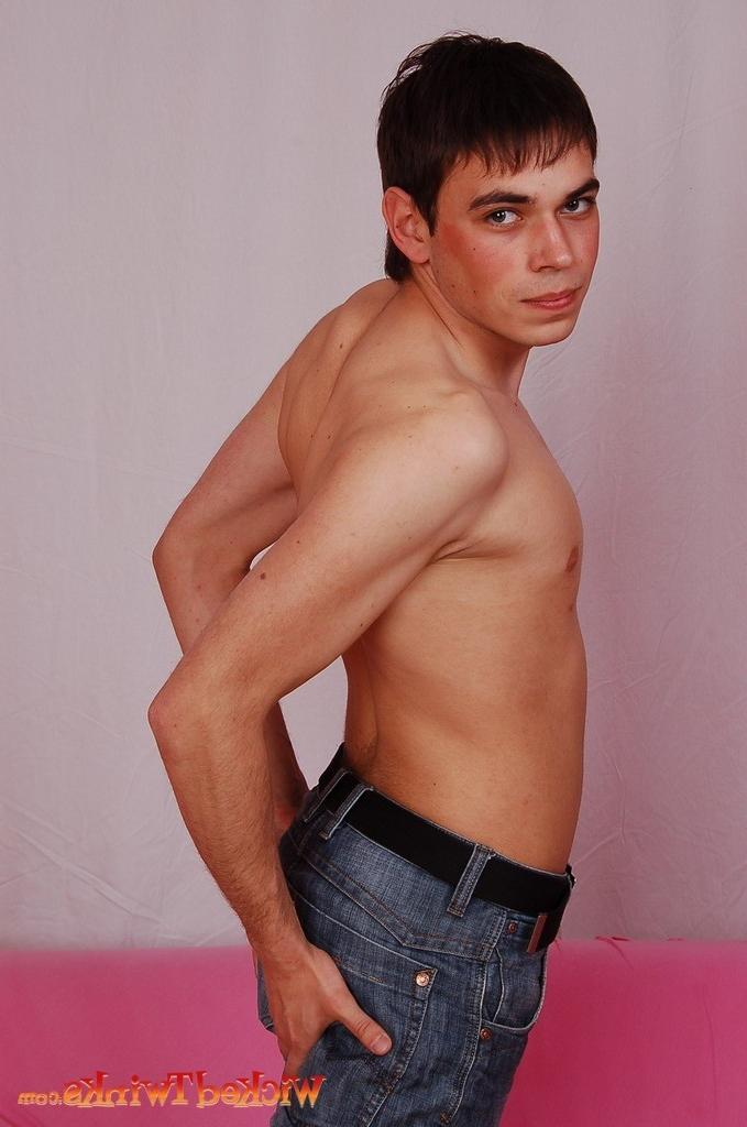 10P Solo twink shwos and jerks his long thick cock