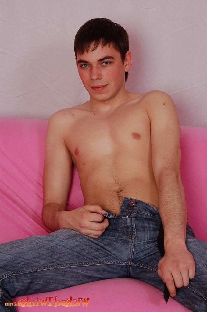 10P Solo twink shwos and jerks his long thick cock