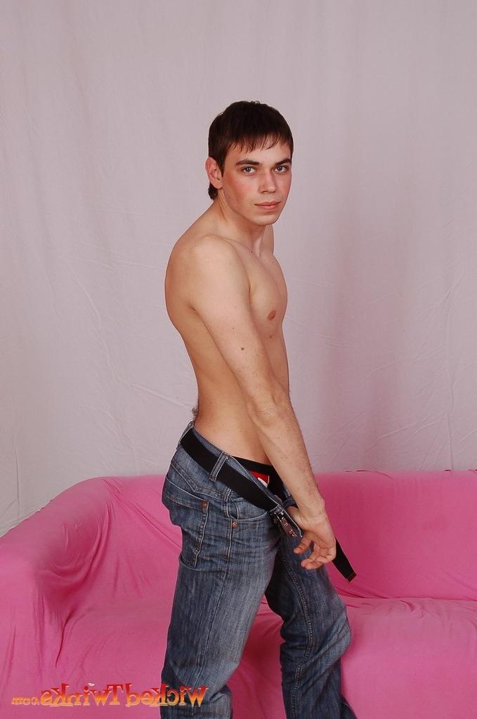 10P Solo twink shwos and jerks his long thick cock