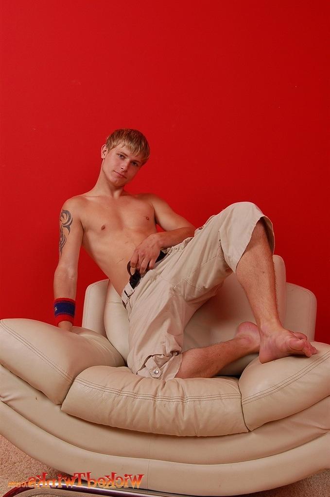 10P Solo twink shwos and jerks his long thick cock