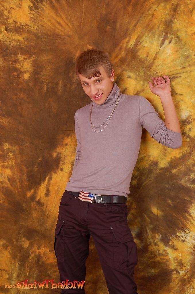 10P Solo twink shwos and jerks his long thick cock