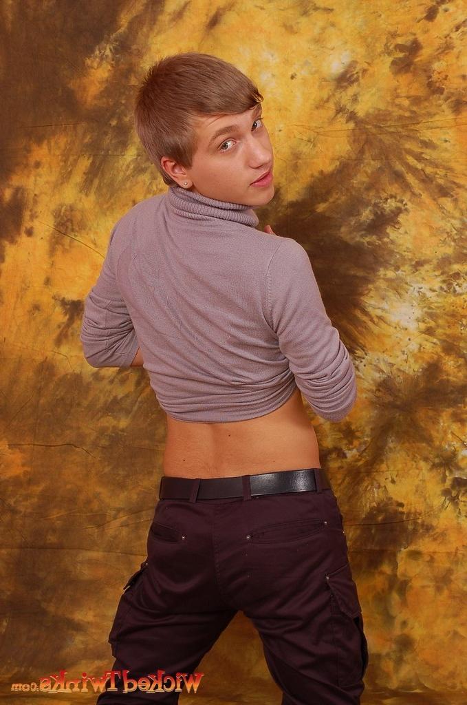 10P Solo twink shwos and jerks his long thick cock