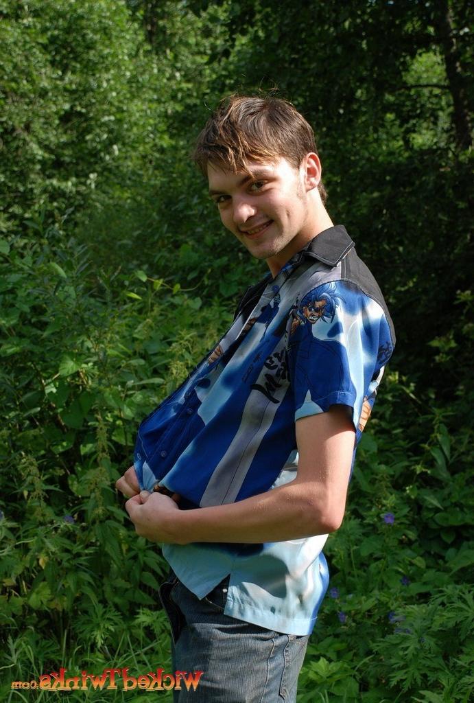 10P Solo twink shwos and jerks his long thick cock