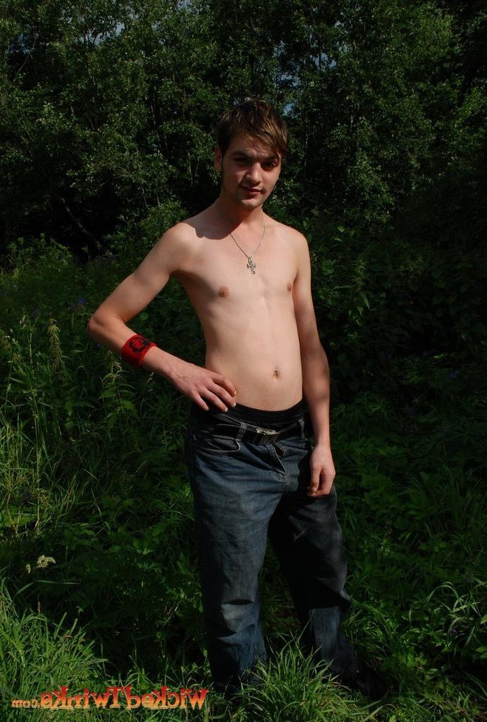 10P Solo twink shwos and jerks his long thick cock