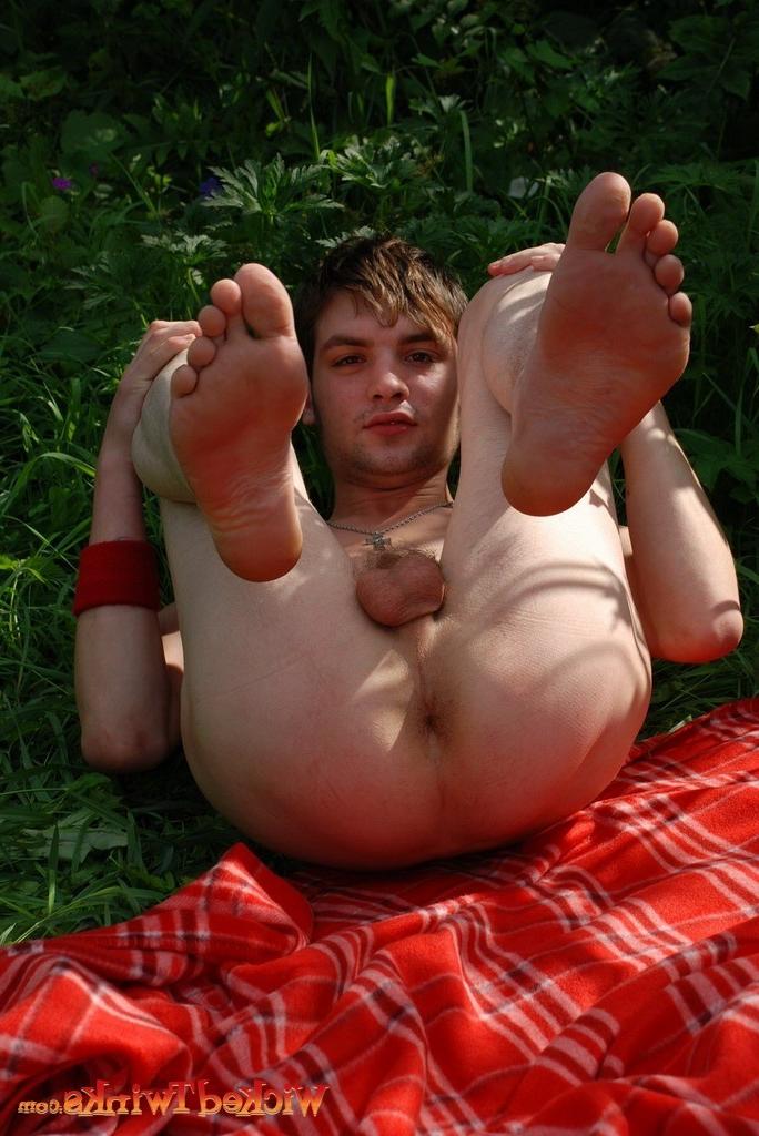 10P Solo twink shwos and jerks his long thick cock
