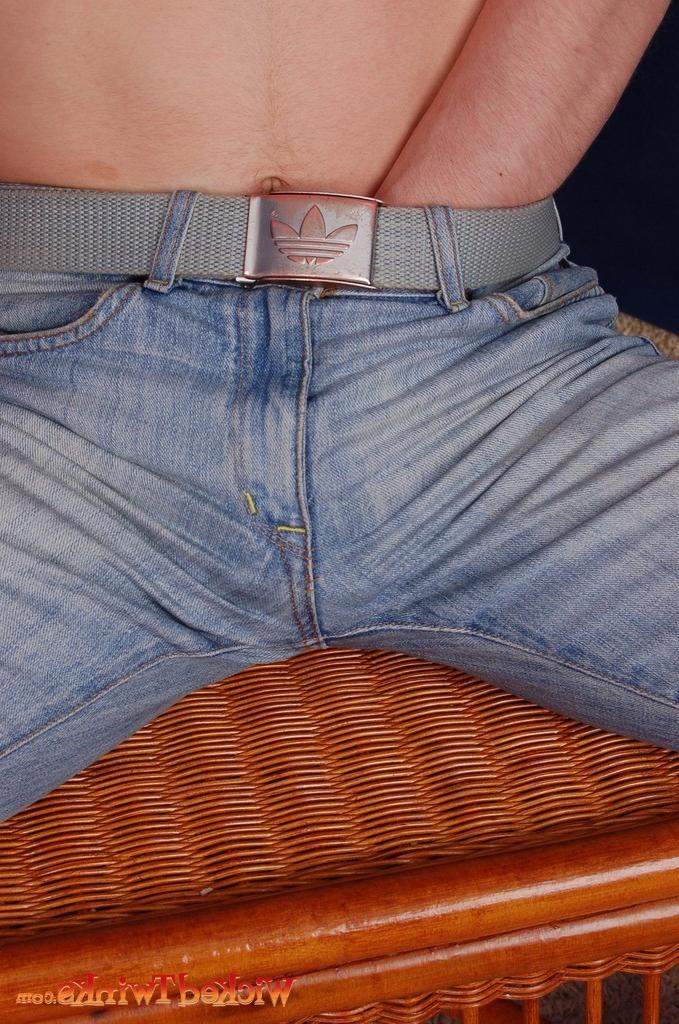 10P Solo twink shwos and jerks his long thick cock