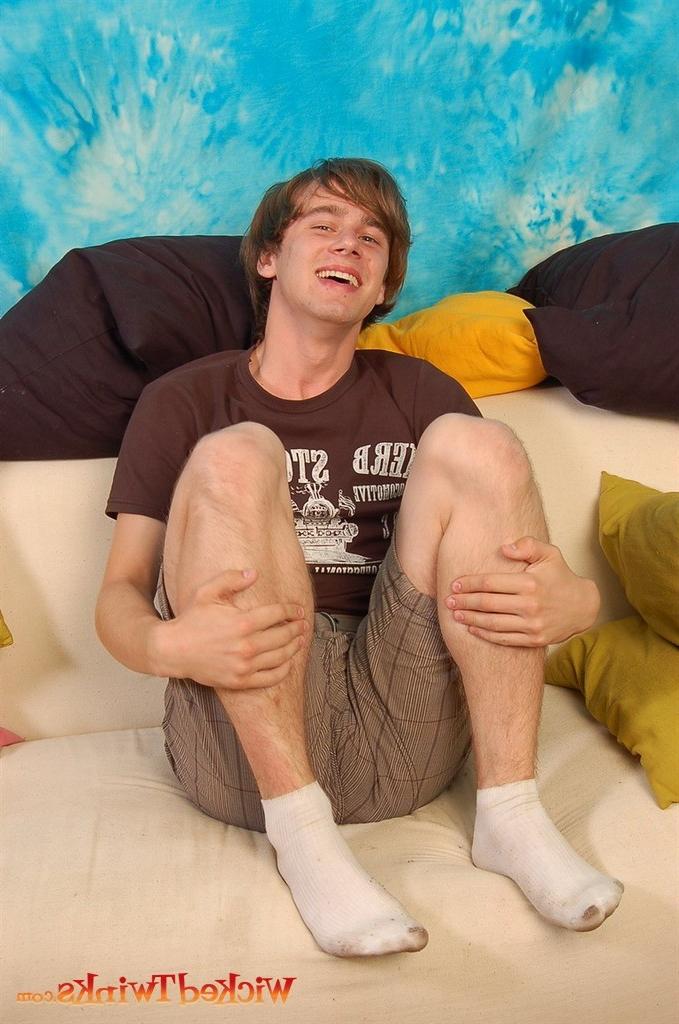 10P Solo twink shwos and jerks his long thick cock