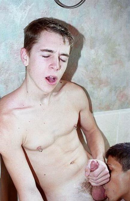 20P Sweet college dudes diddling and facial cumming in a shower
