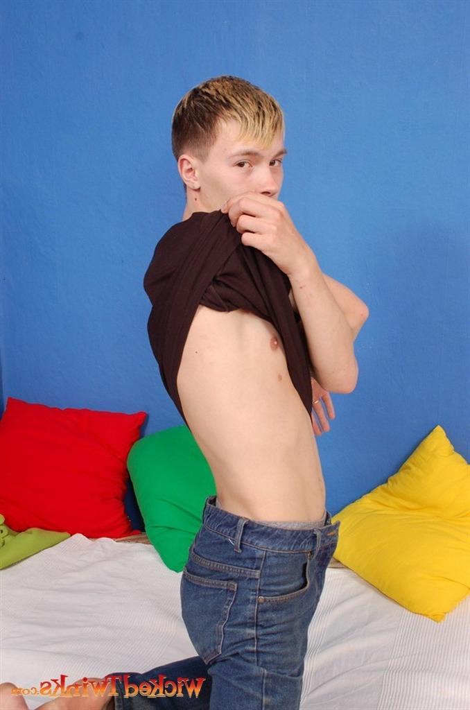 10P Solo twink shwos and jerks his long thick cock