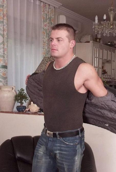 20P Muscle duo sucking, pounding and cumming in a luxurious room