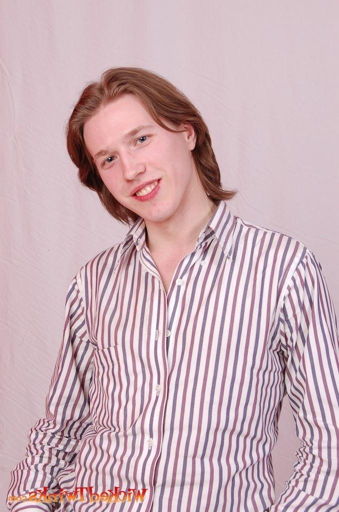 10P Solo twink shwos and jerks his long thick cock