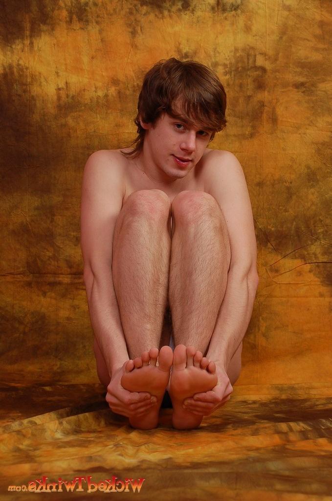 10P Solo twink shwos and jerks his long thick cock