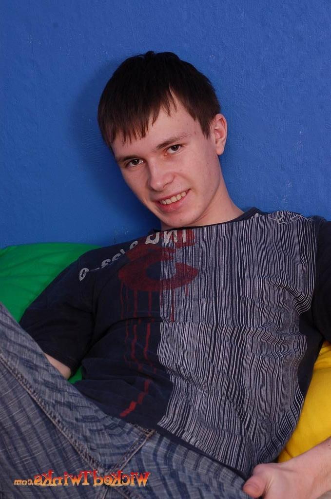 10P Solo twink shwos and jerks his long thick cock