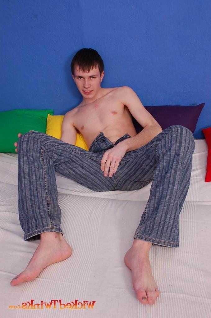 10P Solo twink shwos and jerks his long thick cock