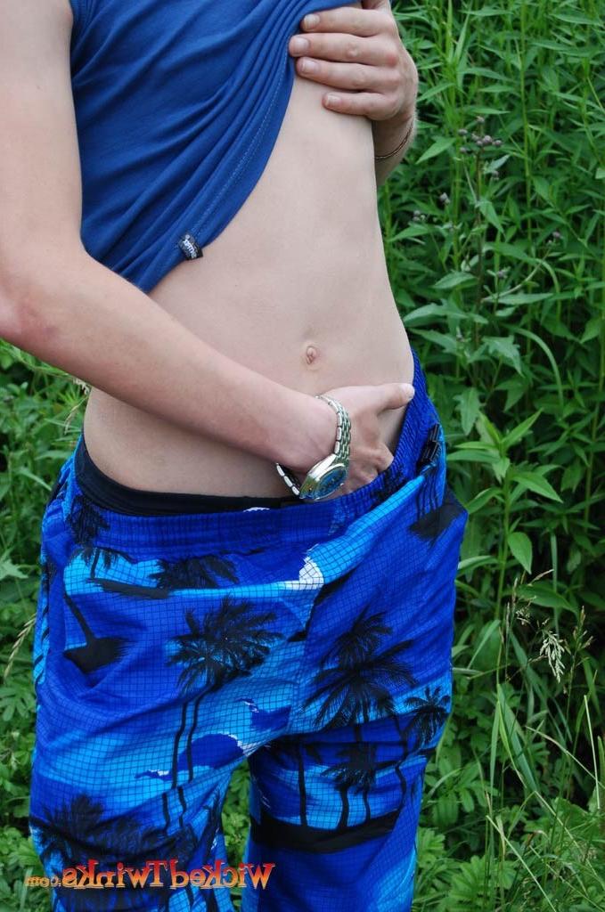 10P Solo twink shwos and jerks his long thick cock