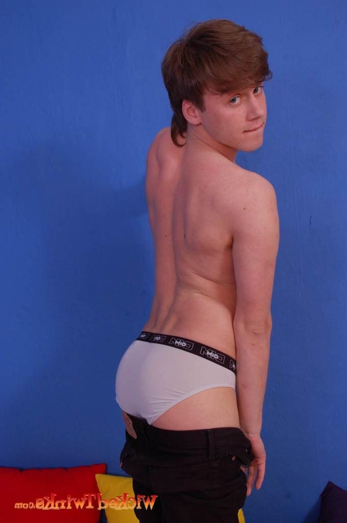 10P Solo twink shwos and jerks his long thick cock