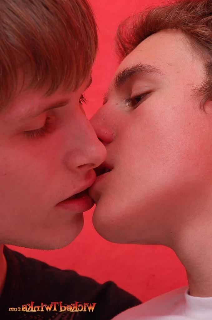 10P Before hard ass fucking Tim pushes his erected tool into his partner's mouth and