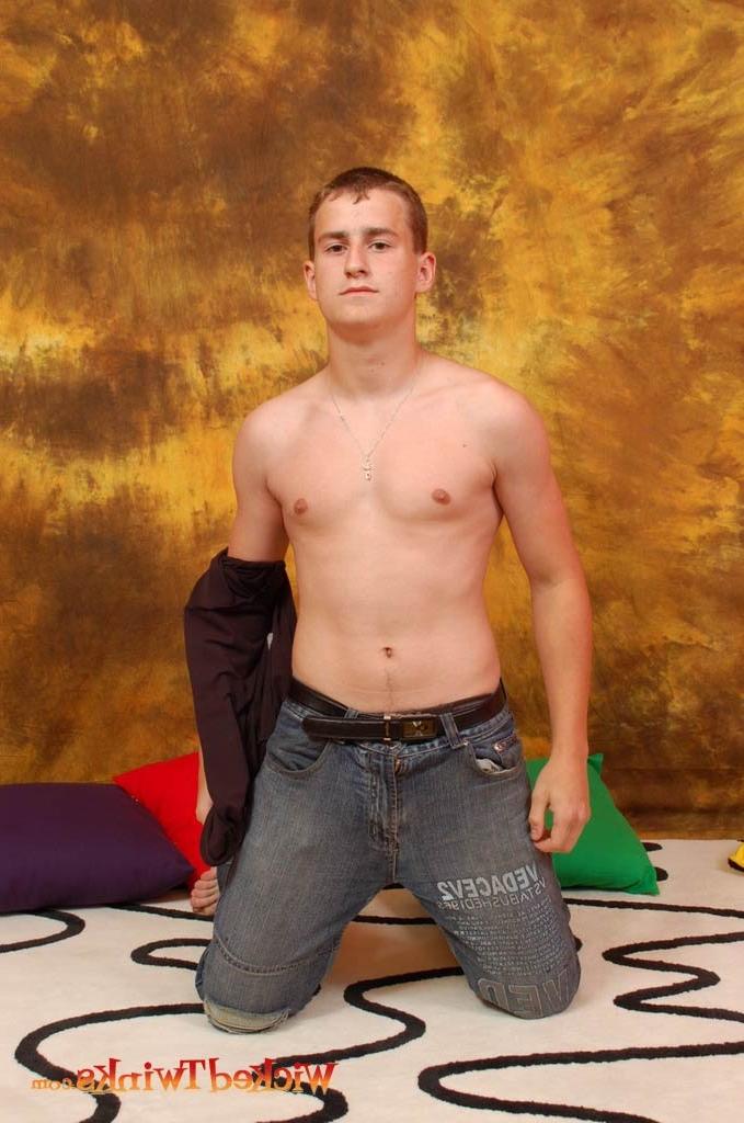 10P Solo twink shwos and jerks his long thick cock