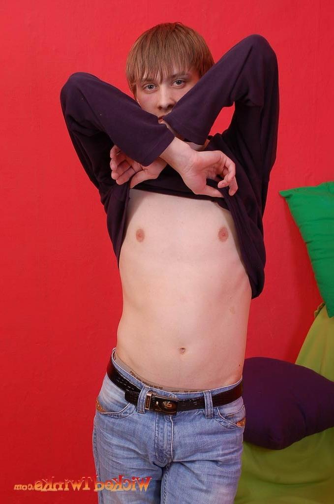 10P Solo twink shwos and jerks his long thick cock