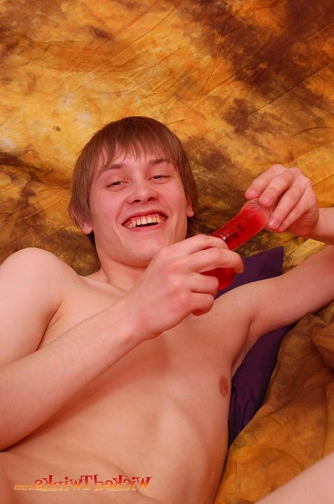 10P Solo twink shwos and jerks his long thick cock