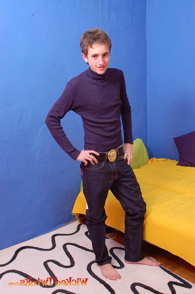 10P Solo twink shwos and jerks his long thick cock