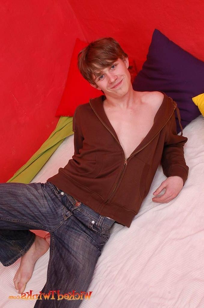10P Solo twink shwos and jerks his long thick cock