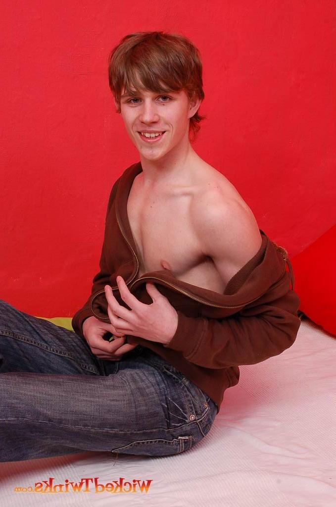 10P Solo twink shwos and jerks his long thick cock
