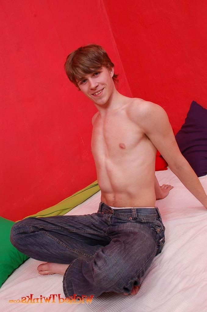 10P Solo twink shwos and jerks his long thick cock