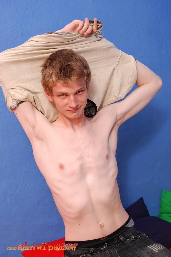 10P Solo twink shwos and jerks his long thick cock