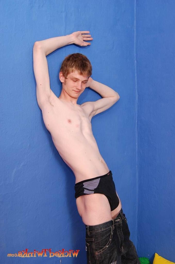 10P Solo twink shwos and jerks his long thick cock