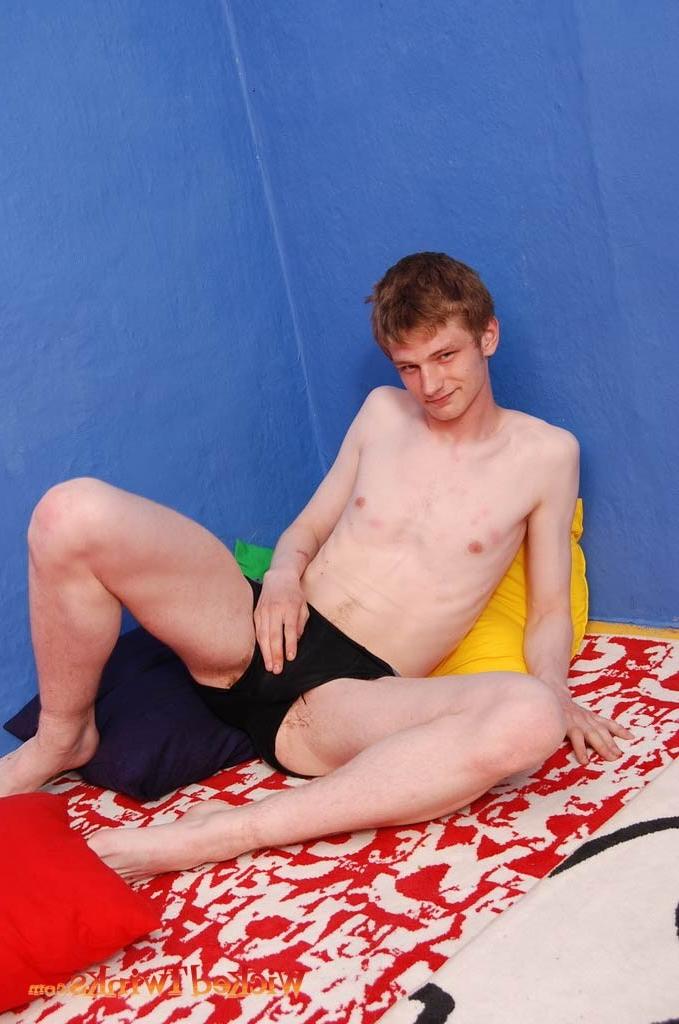 10P Solo twink shwos and jerks his long thick cock