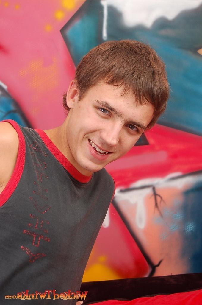 10P Solo twink shwos and jerks his long thick cock