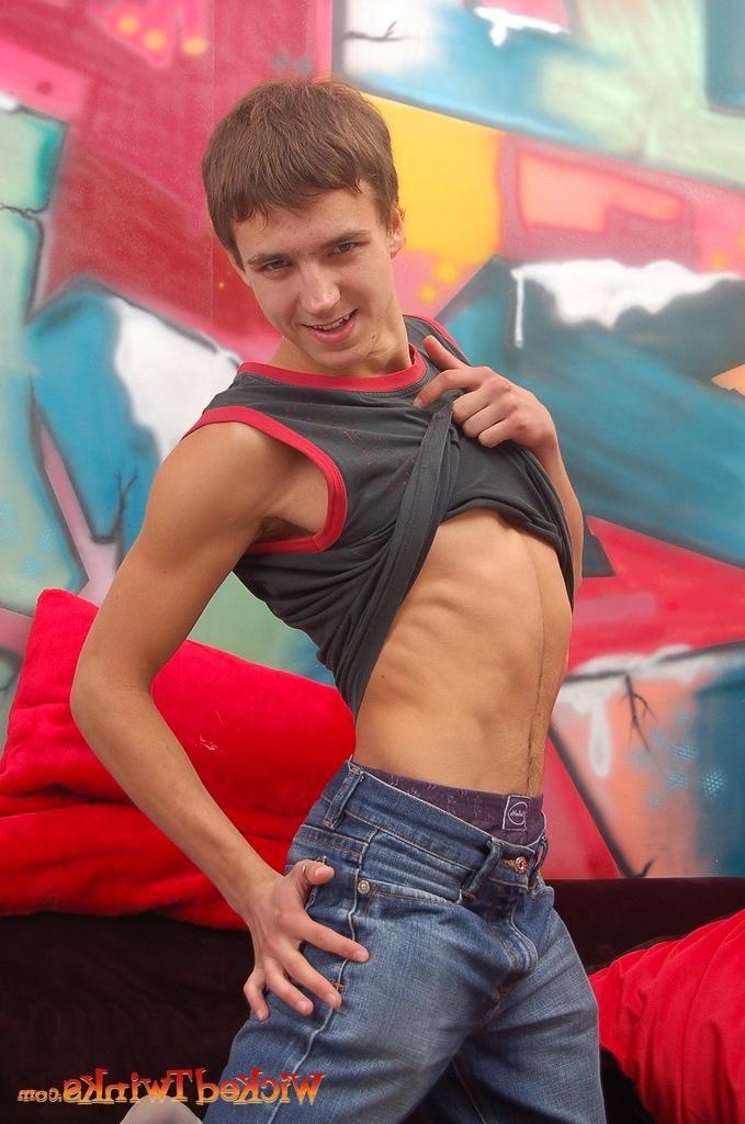 10P Solo twink shwos and jerks his long thick cock