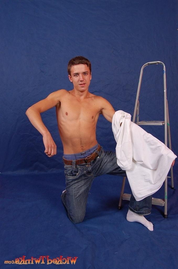 10P Solo twink shwos and jerks his long thick cock