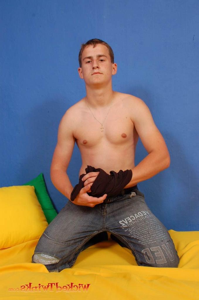 10P Solo twink shwos and jerks his long thick cock