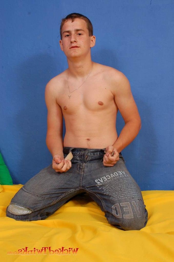 10P Solo twink shwos and jerks his long thick cock