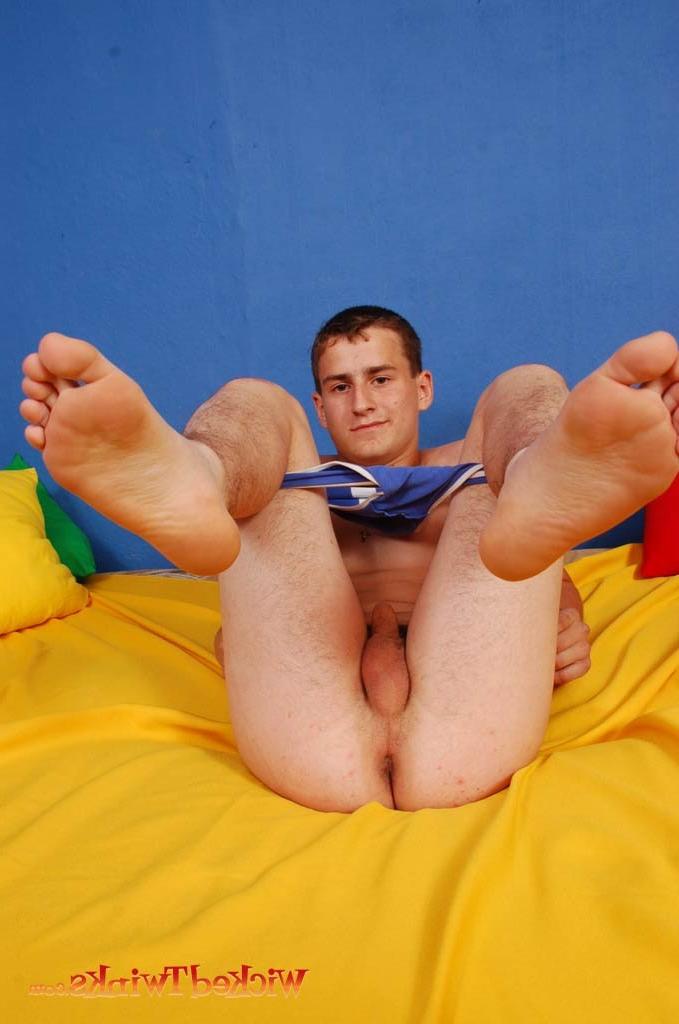 10P Solo twink shwos and jerks his long thick cock