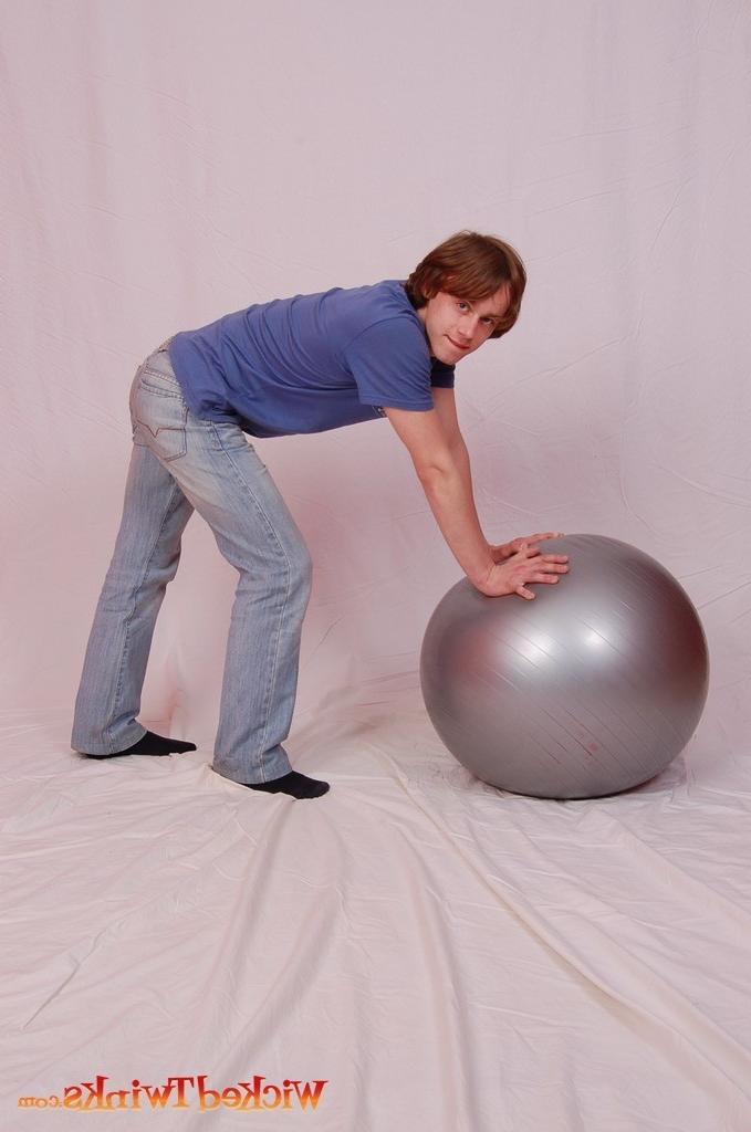 10P Solo twink shwos and jerks his long thick cock