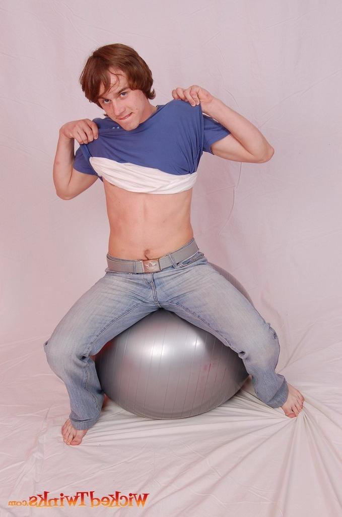 10P Solo twink shwos and jerks his long thick cock