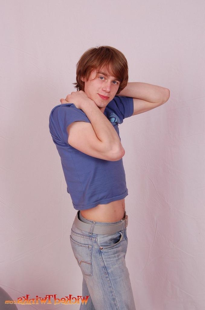 10P Solo twink shwos and jerks his long thick cock