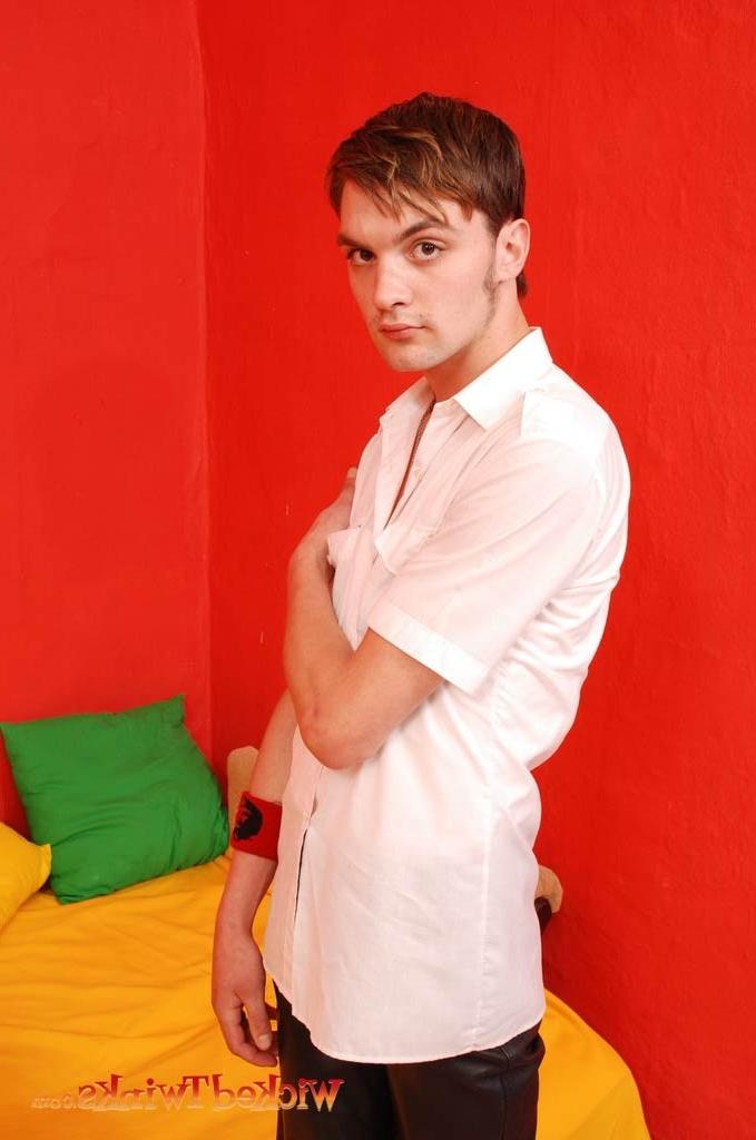 10P Solo twink shwos and jerks his long thick cock