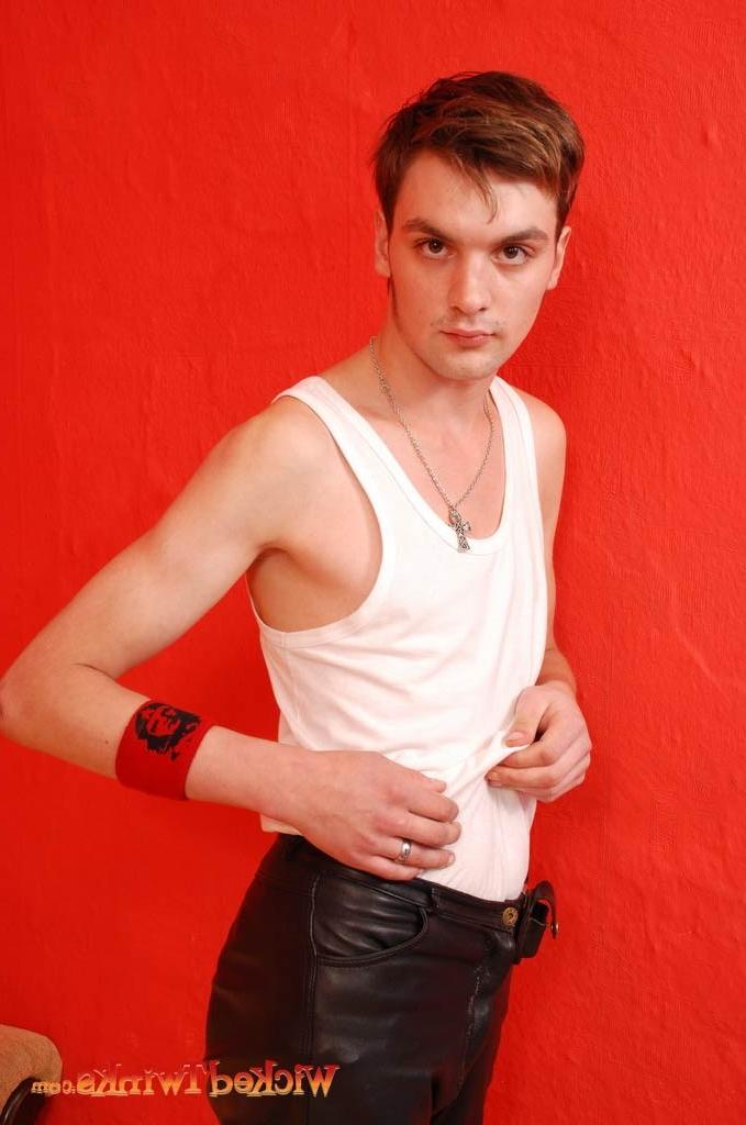 10P Solo twink shwos and jerks his long thick cock