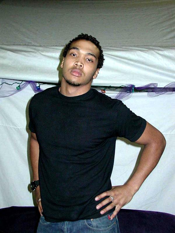 12P Hotny dude tingaro sucks his roommates cock in these hot banging pics