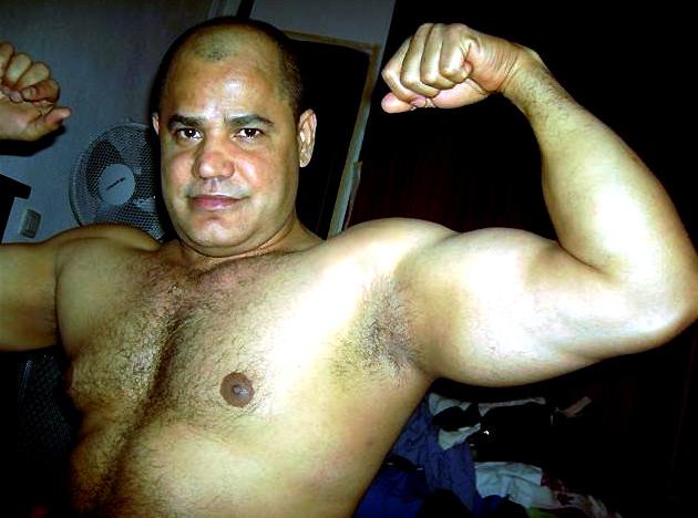 12P Hotny dude tingaro sucks his roommates cock in these hot banging pics