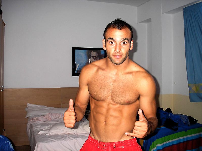 12P Hotny dude tingaro sucks his roommates cock in these hot banging pics