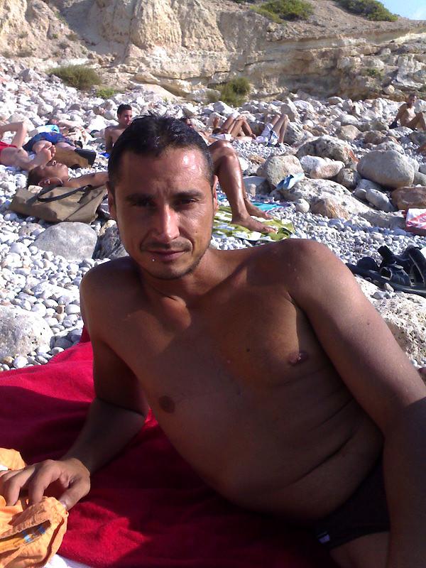 12P Hotny dude tingaro sucks his roommates cock in these hot banging pics