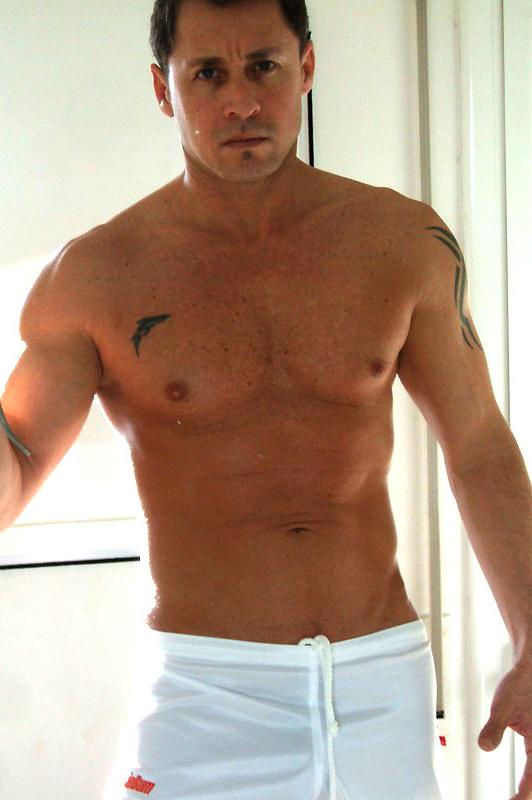 12P Hotny dude tingaro sucks his roommates cock in these hot banging pics